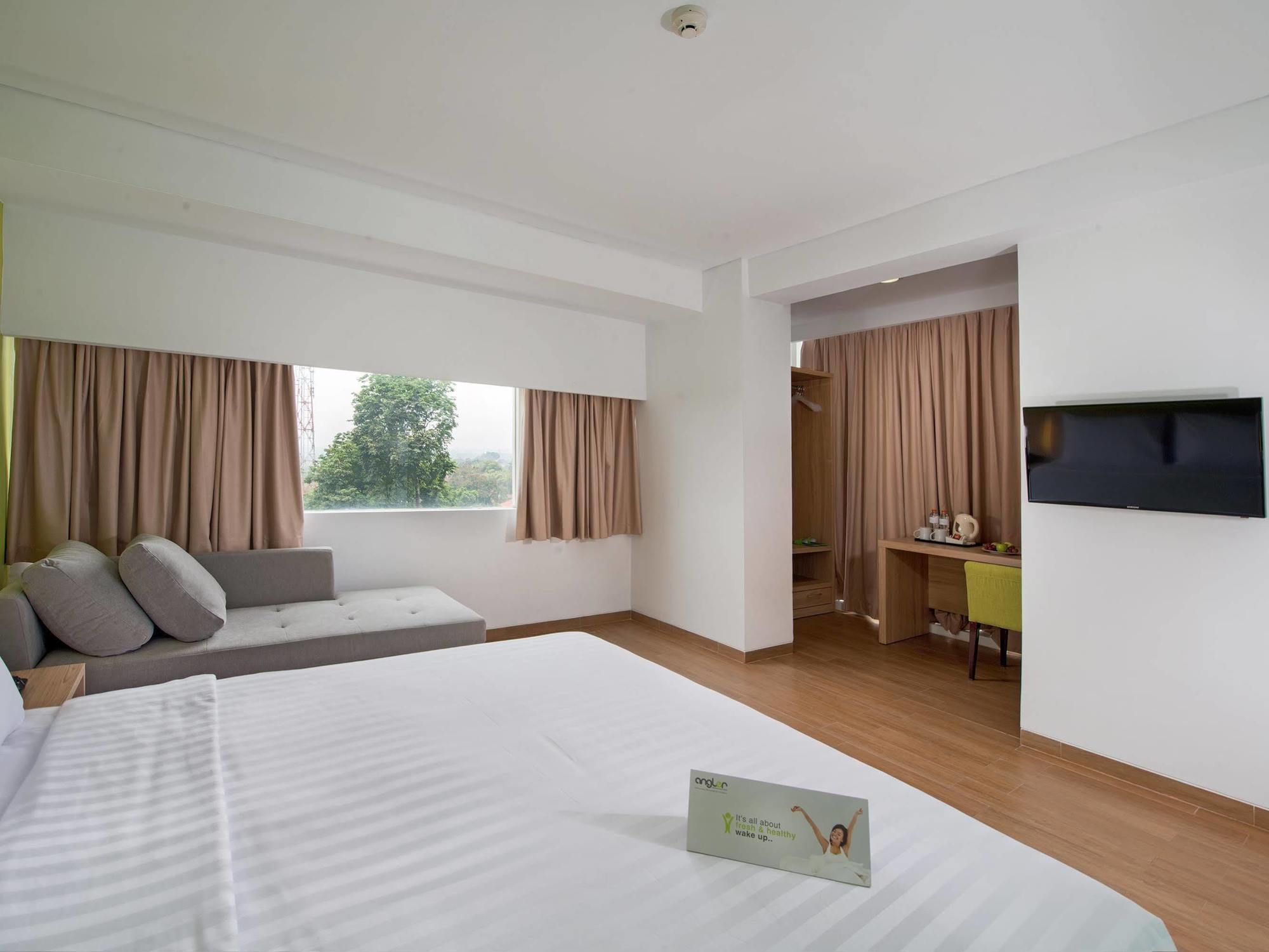 Whiz Prime Hotel Pajajaran Bogor Buitenkant foto