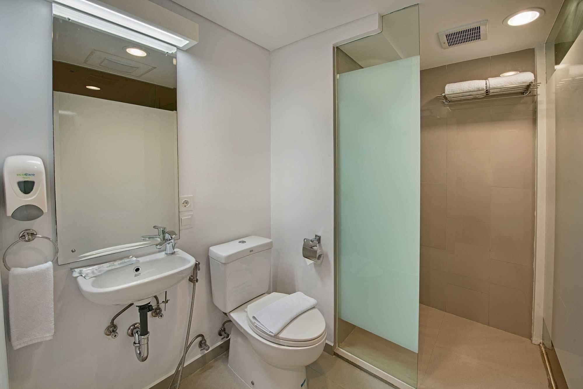 Whiz Prime Hotel Pajajaran Bogor Buitenkant foto