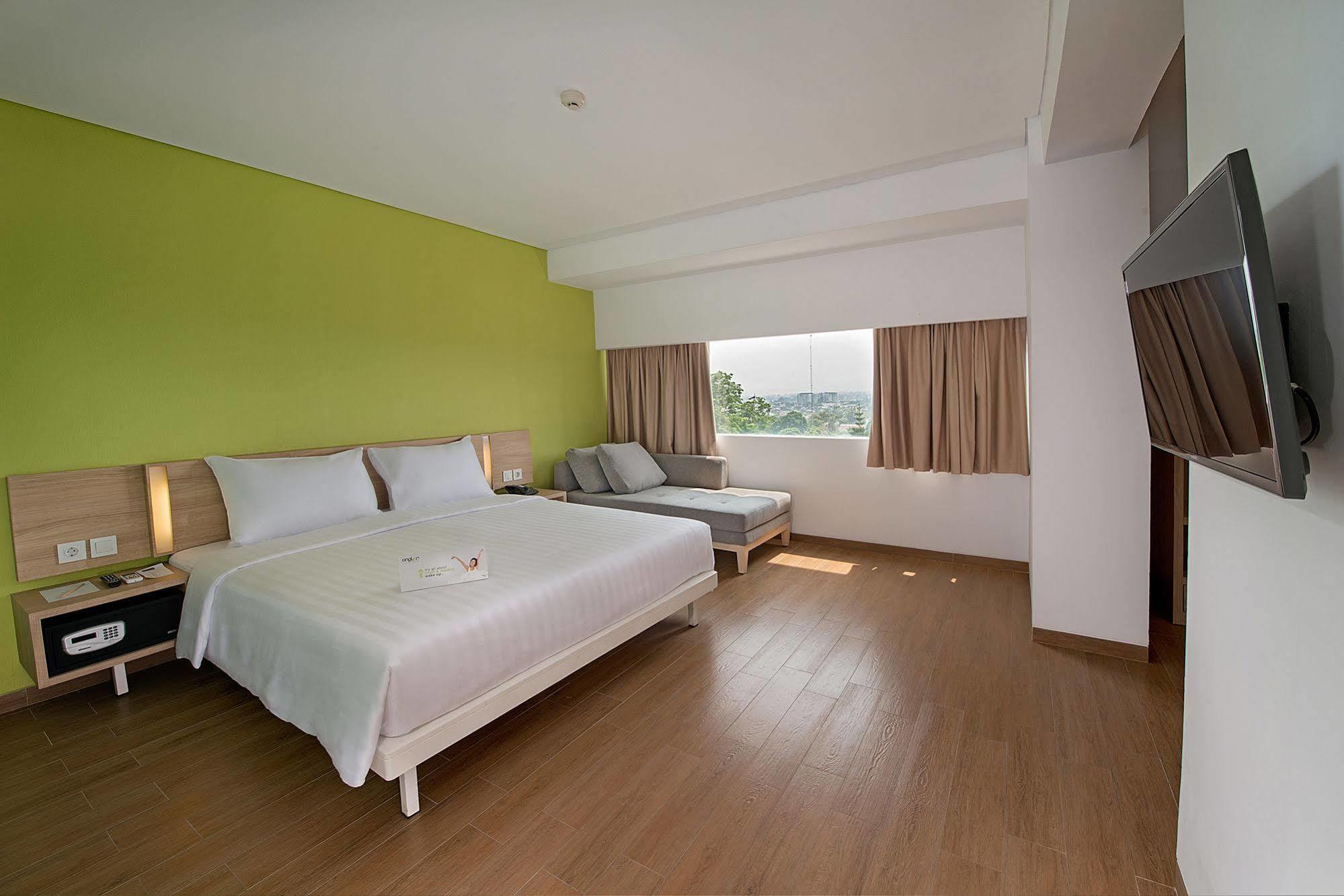 Whiz Prime Hotel Pajajaran Bogor Buitenkant foto