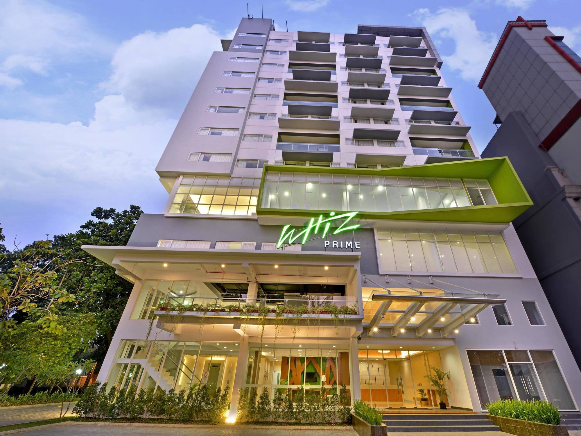 Whiz Prime Hotel Pajajaran Bogor Buitenkant foto