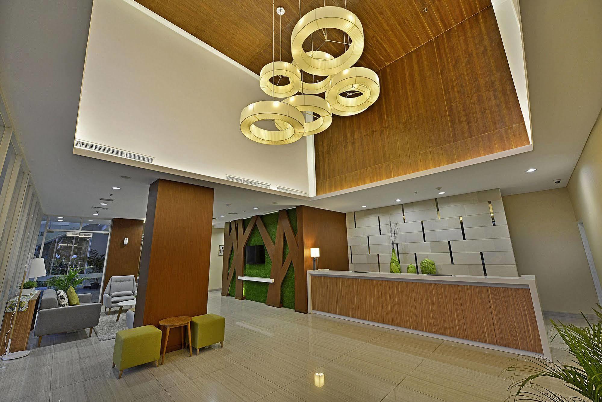 Whiz Prime Hotel Pajajaran Bogor Buitenkant foto
